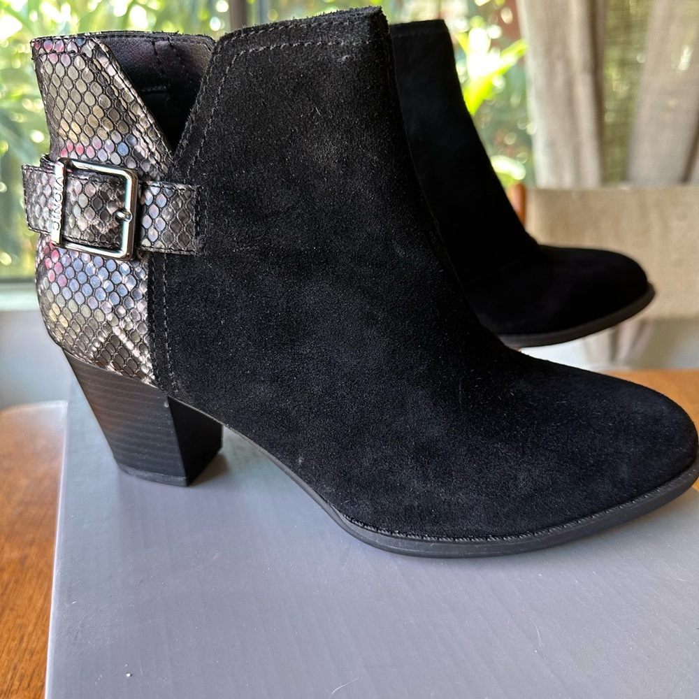 Vionic booties